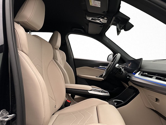 BMW iX1 11 of 28