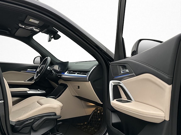 BMW iX1 12 of 28