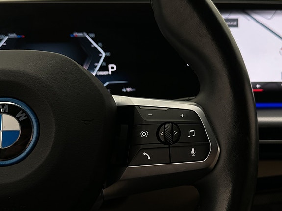 BMW iX1 17 of 28