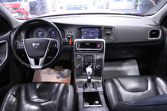 Volvo V60 13 of 30