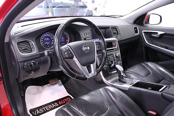 Volvo V60 11 of 30