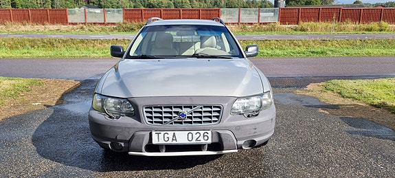 Volvo XC70 2 of 14