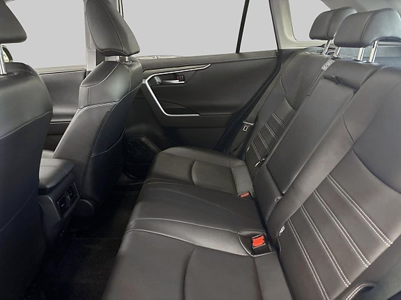 Toyota RAV4 10 of 21