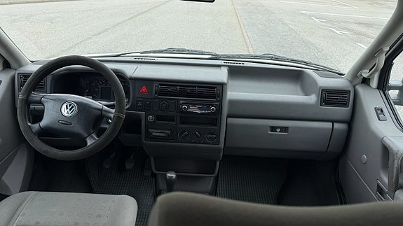 Volkswagen Caravelle 7 of 10