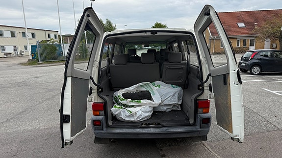 Volkswagen Caravelle 9 of 10