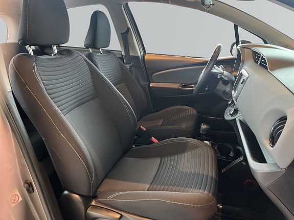Toyota Yaris 8 of 12