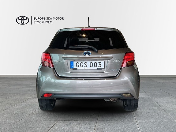 Toyota Yaris 6 of 12