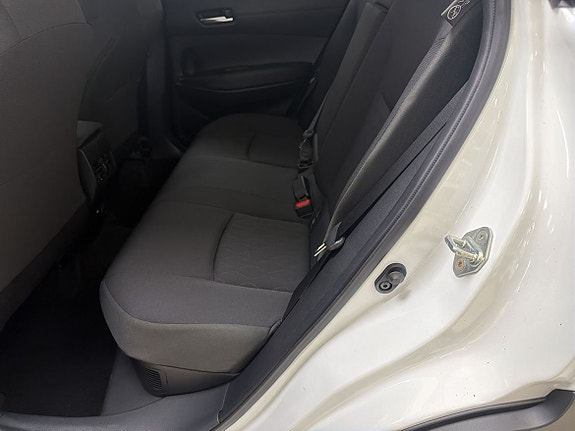 Toyota Corolla Cross 7 of 14