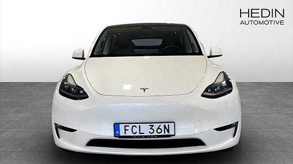 Tesla Model Y 8 of 18