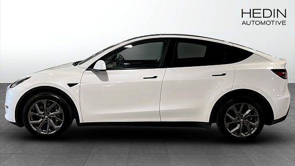 Tesla Model Y 6 of 18