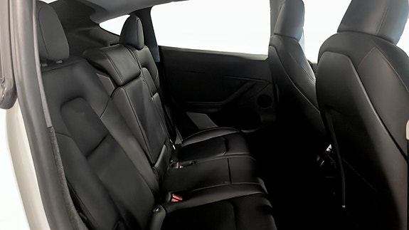 Tesla Model Y 5 of 18