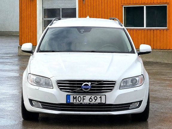 Volvo V70 2 of 11