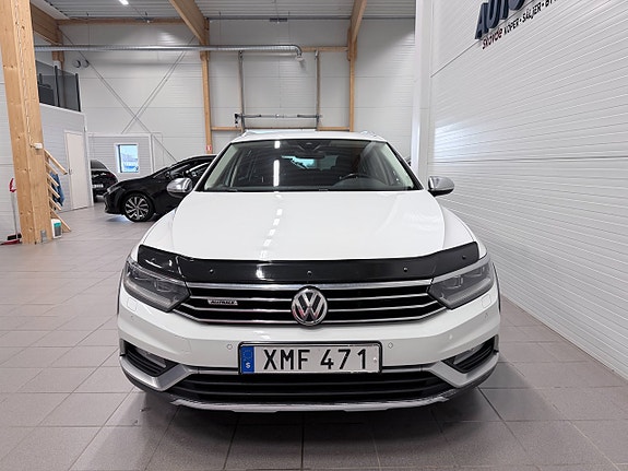 Volkswagen Passat Alltrack 2 of 19
