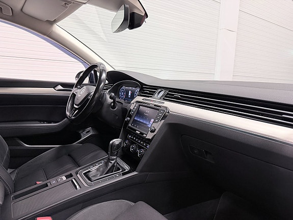 Volkswagen Passat Alltrack 17 of 19