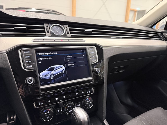 Volkswagen Passat Alltrack 14 of 19