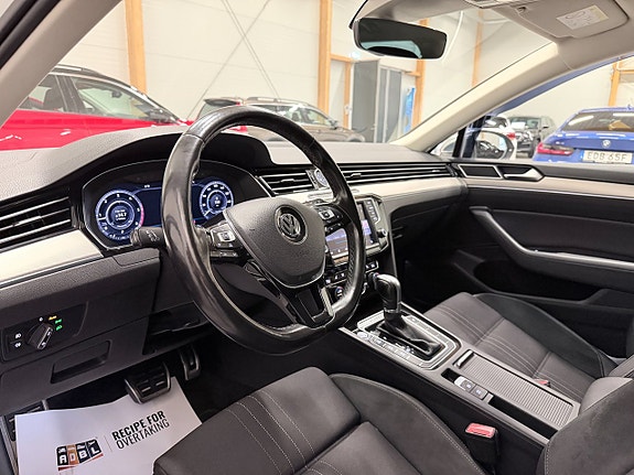 Volkswagen Passat Alltrack 10 of 19