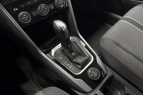 Volkswagen T-Roc 12 of 17