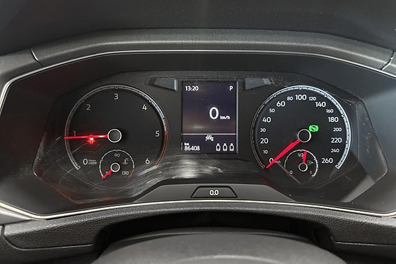 Volkswagen T-Roc 10 of 17