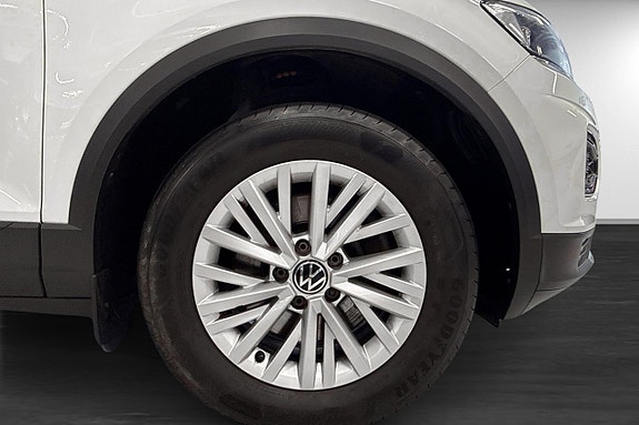 Volkswagen T-Roc 17 of 17