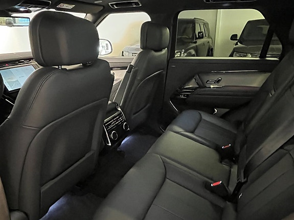 Land Rover Range Rover Sport 8 of 10