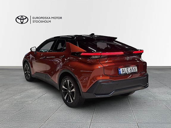 Toyota C-HR 2 of 13