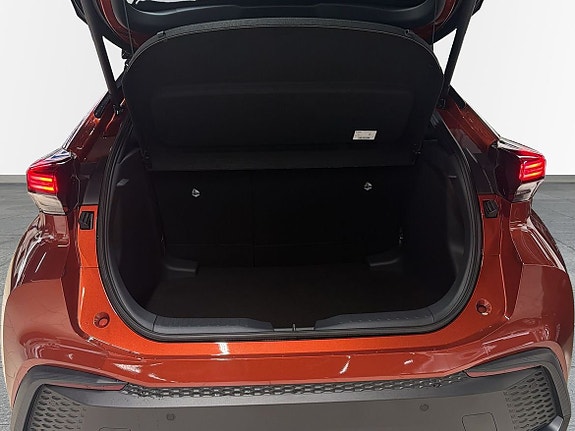 Toyota C-HR 10 of 13
