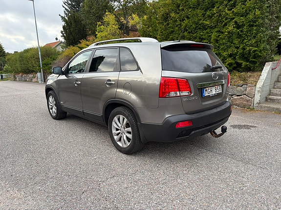Kia Sorento 4 of 8