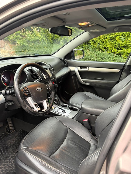Kia Sorento 5 of 8