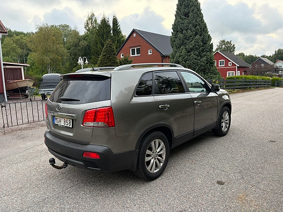 Kia Sorento 3 of 8