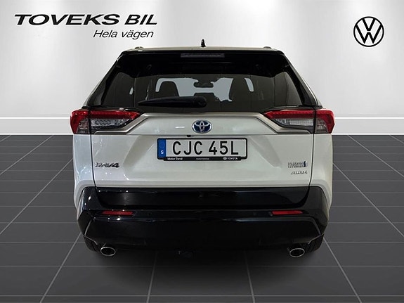 Toyota RAV4 2 of 17
