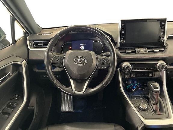 Toyota RAV4 8 of 17