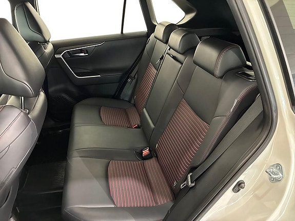 Toyota RAV4 16 of 17