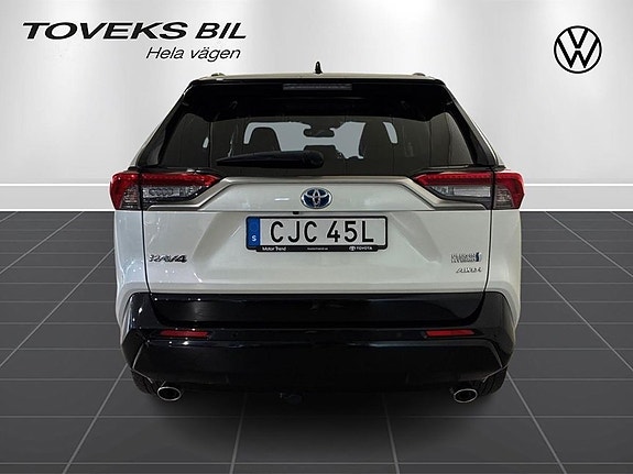 Toyota RAV4 2 of 17