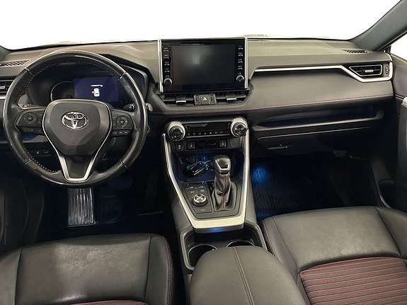 Toyota RAV4 9 of 17