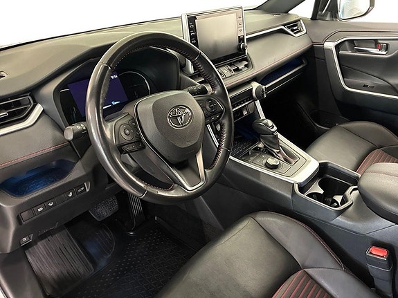 Toyota RAV4 7 of 17