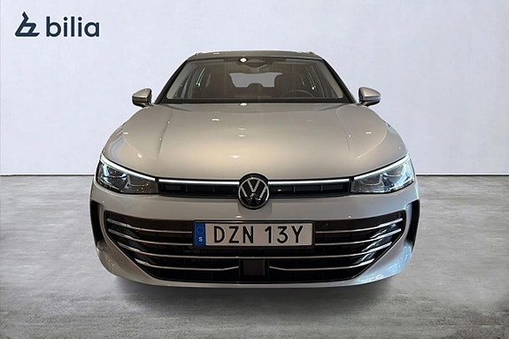 Volkswagen Passat 2 of 25
