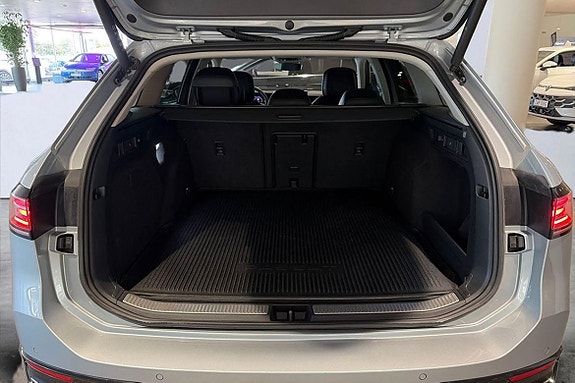 Volkswagen Passat 23 of 25