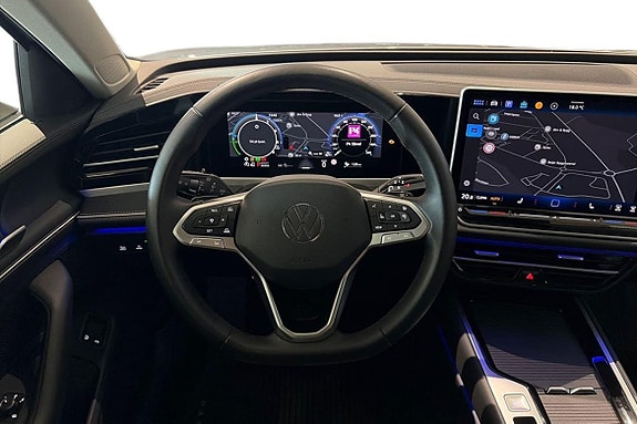 Volkswagen Passat 12 of 25
