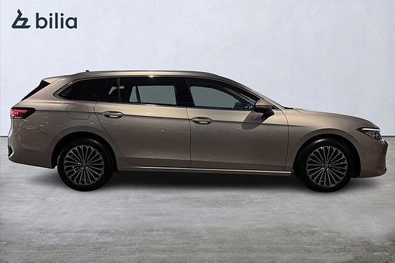 Volkswagen Passat 4 of 25