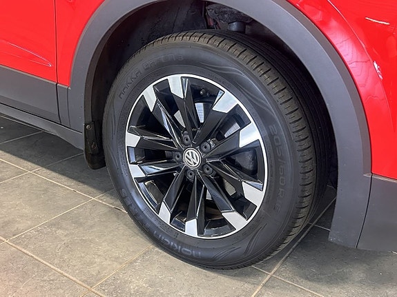 Volkswagen T-Cross 3 of 16