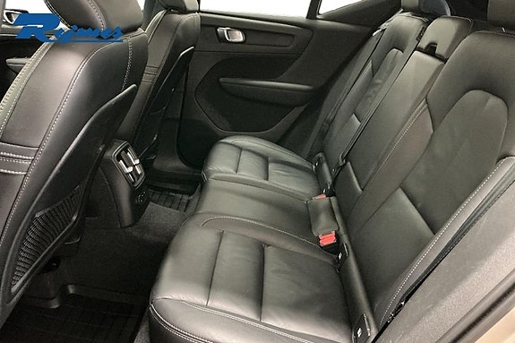 Volvo XC40 13 of 18