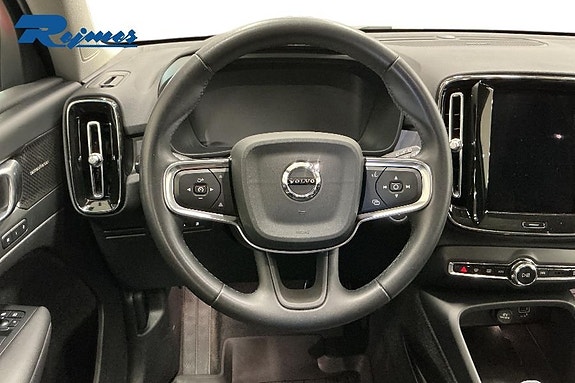 Volvo XC40 8 of 18