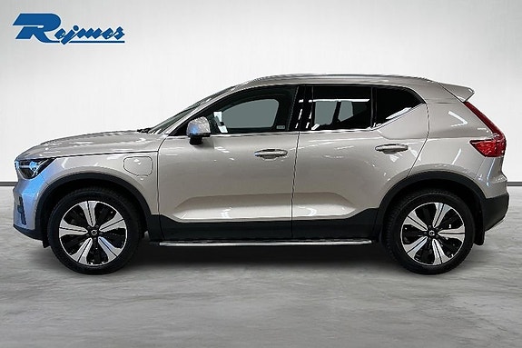 Volvo XC40 3 of 18