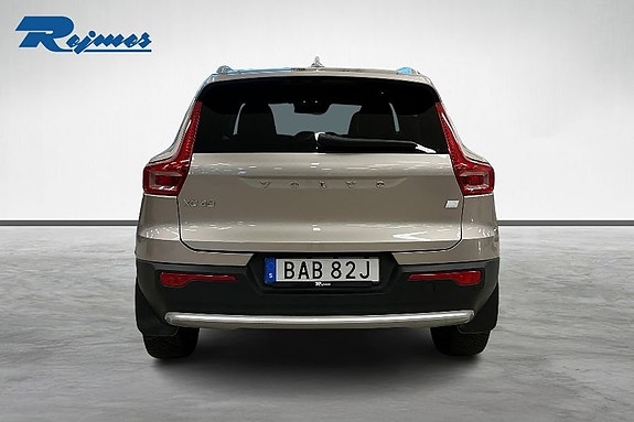 Volvo XC40 4 of 18
