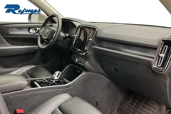 Volvo XC40 12 of 18