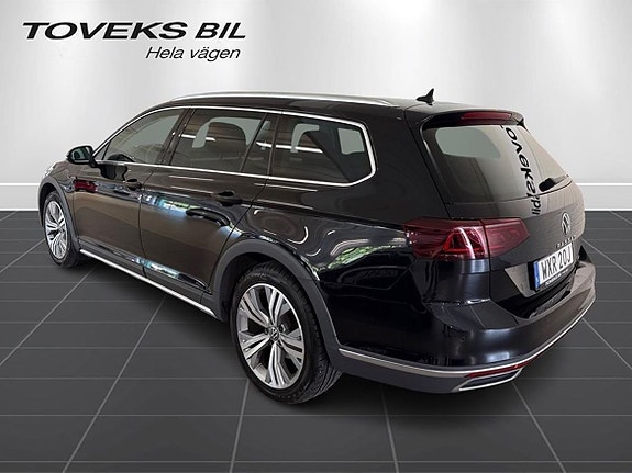Volkswagen Passat Alltrack 3 of 13