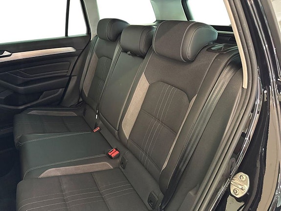 Volkswagen Passat Alltrack 12 of 13