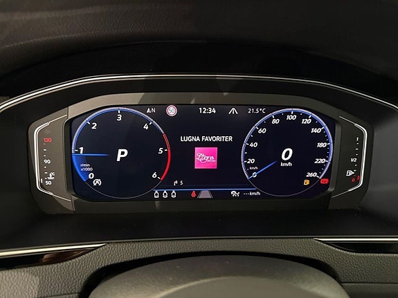 Volkswagen Passat Alltrack 10 of 13