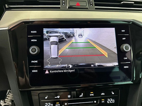Volkswagen Passat Alltrack 9 of 13
