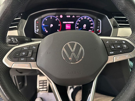 Volkswagen Passat Alltrack 11 of 13